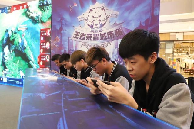 登场时至少